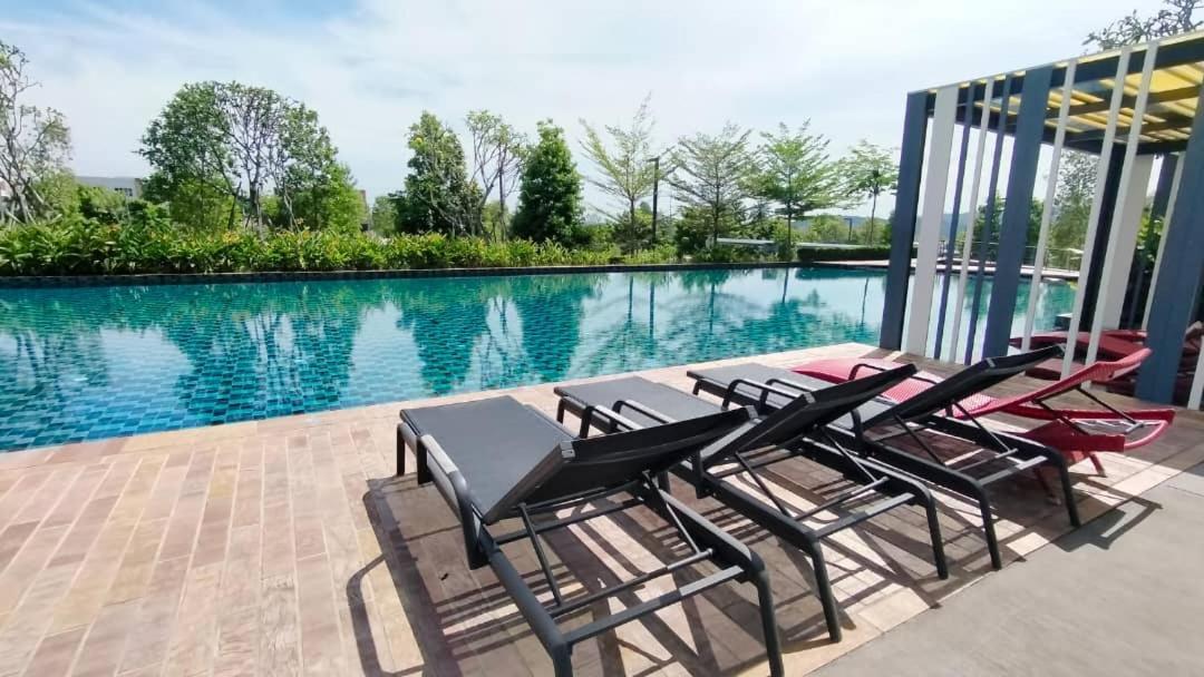 Theolive Family Suite @Klia By Honey Homestay Sepang Exterior foto